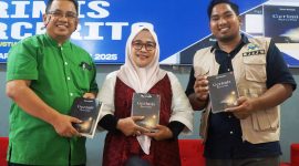KETERANGAN : Fhoto bersama usai pelaksanaan launching dan bedah buku berjudul 