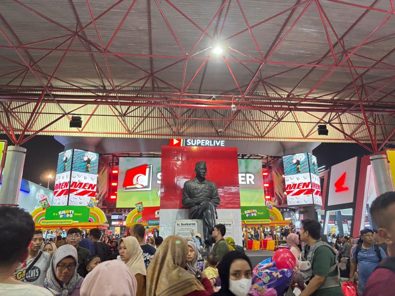Keterangan Fhoto : Sangat meriah, perayaan PRJ di padati masyarakat