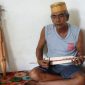 KETERANGAN FHOTO : Daeng Colle Detunrung, salah seorang seniman Kecapi Bugis yang ada di Kabupaten Kotabaru