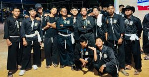 KETERANGAN FHOTO : (Fhoto Bersama) Masduki bersama para pendekar SH Terate lainnya