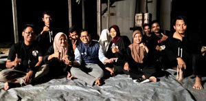 KETERANGAN FHOTO : Salah satu anggota DPRD Kotabaru, Rahmad (Tengah), yang juga merupakan salah satu pendekar SH Terate