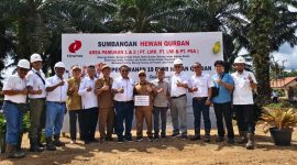 KETERANGAN FOTO : Minamas Plantation salurkan puluhan ekor sapi qurban di wilayah kerja perusahaan yang ada di di Kecamatan Pamukan Selatan, Pamukan Utara, Pamukan Barat, Sungai Durian, Kabupaten Kotabaru, serta Kecamatan Batu Engau, Provinsi Kalimantan Timur. (Sumber : Minamas Plantation)