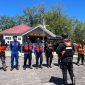 KETERANGAN : Tim SAR Gabungan melakukan koordinasi untuk melakukan pencarian terhadap salah seorang warga yang terjatuh, Sabtu (02/05/25). Sumber Fhoto : Tim SAR