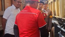 KETERANGAN FOTO : Anggota Polres Balangan melaksanakan operasi kontrol BBM subsidi di SPBU guna memastikan hak masyarakat tidak dicurangi (Sumber : Humas Polres Balangan)