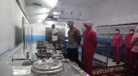 KETERANGAN FOTO : Kapolres Balangan bersama Ketua Bhayangkari resmikan dapur SPPG (Sumber Humas Polres Balangan)
