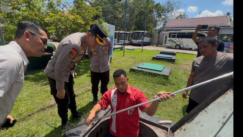 KETERANGAN FOTO : Polres Tabalong bongkar dugaan penahanan solar subsidi 8.000 liter dalam tangki SPBU. (Sumber : Humas Polres Tabalong)