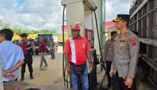 KETERANGAN FOTO : Kapolres Tabalong AKPB Wahyu Ismoyo Jayawardana bergerak cepat tindak lanjuti dugaan pencampuran Bio Solar di SPBU. (Sumber : Humas Polres Tabalong)