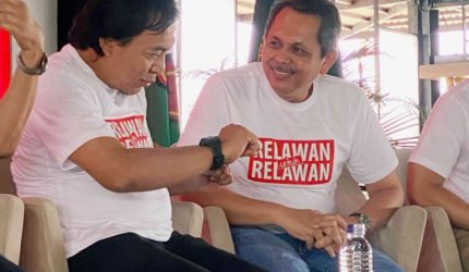 KETERANGAN FOTO : Pelawak senior, Komeng berkesempatan hadir dalam kegiatan PMI di Provinsi Jawa Barat. (Sumber : KSR PMI Universitas Al-Ghifari)