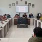 KETERANGAN FOTO : Pemkab Tanah Laut gelar rapat bersama  nelayan  bahas soal evaluasi penyaluran BBM di Kuala Tambangan. (Sumber : DKPP Tanah Laut)