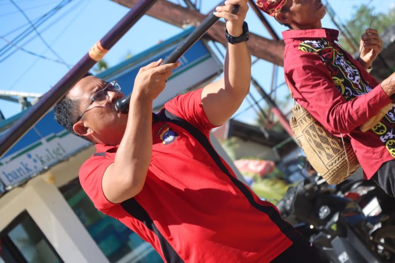KETERANGAN FOTO : Polres Balanga gelar lomba menyumpit sebagai pelestarian budaya lokal masyarakat. (Sumber Foto : Humas Polres Balangan)