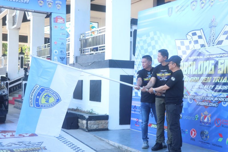 KETERANGAN FOTO : Kapolres dan Bupati Tabalong meriahkan wisata rally. (Sumber Foto : Humas Polres Tabalong)