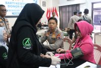 KETERANGAN FOTO : Polres Tabalong gelar bakti sosial donor darah (Sumber Foto : Humas Polres Tabalong)