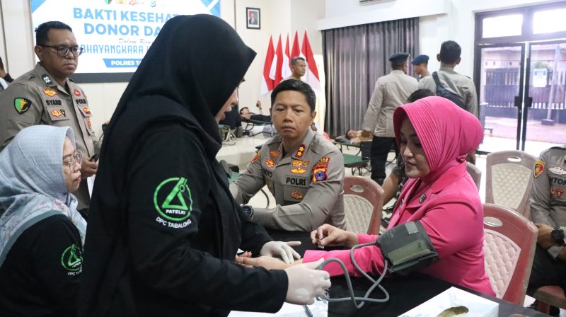 KETERANGAN FOTO : Polres Tabalong gelar bakti sosial donor darah (Sumber Foto : Humas Polres Tabalong)