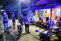 KETERANGAN FOTO : Anggota Polres Tabalong berpatroli pastikan Kamtibmas tetap aman dan kondusif. (Sumber Foto : Humas Polres Tabalong)
