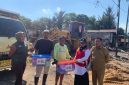 KETERANGAN FOTO : PMI Tala salurkan bantuan bagi korban kebakaran. (Sumber Foto : PMI Tala)