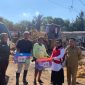 KETERANGAN FOTO : PMI Tala salurkan bantuan bagi korban kebakaran. (Sumber Foto : PMI Tala)