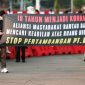 KETERANGAN FOTO : Perjuangan rakyat Kalimantan Selatan di depan Istana Negara. (Sumber Foto : Walhi Kalsel)